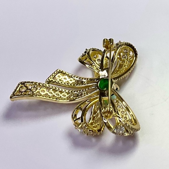 Abigail Creations Vintage
Gold Plated Ruby Crystal and CZ Ribbon Bow Brooch Pin. - Picture 5 of 5